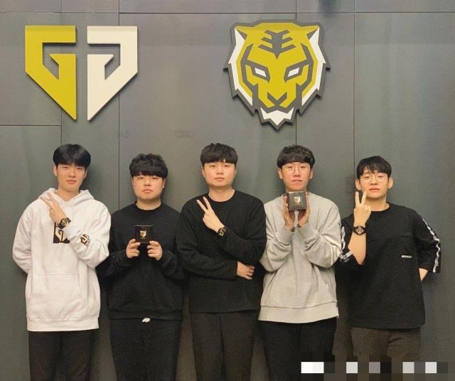 纳这样的年 纳这样的年