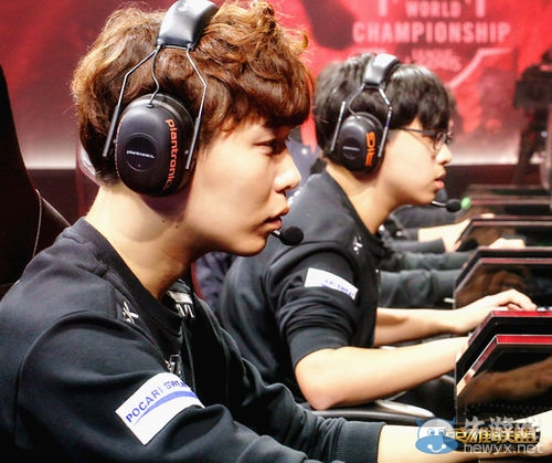 这一历史背 这一历史背