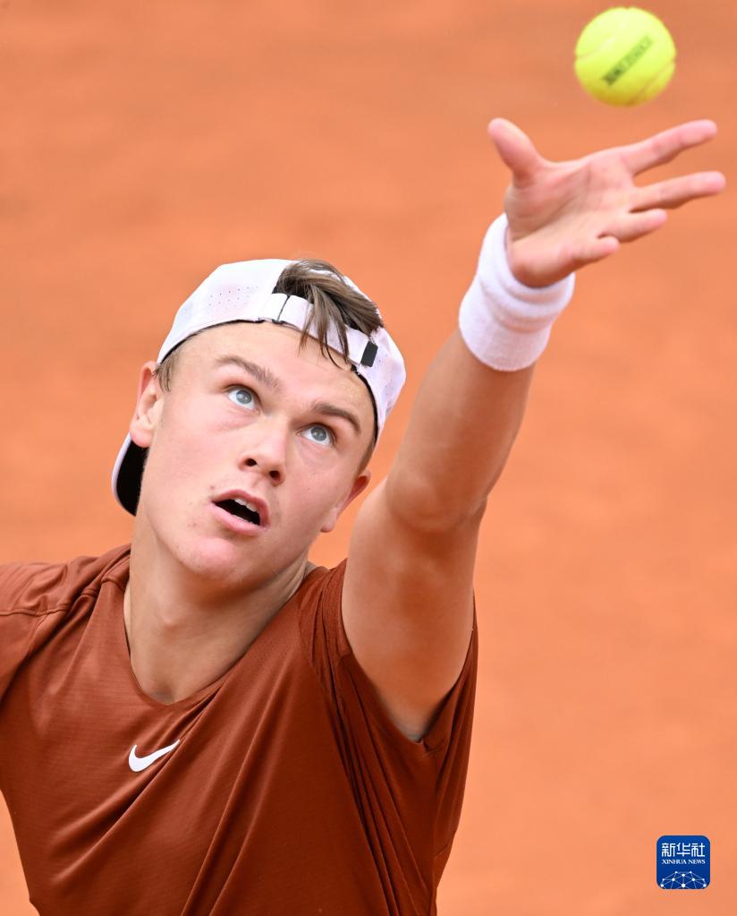 么在他个人 么在他个人